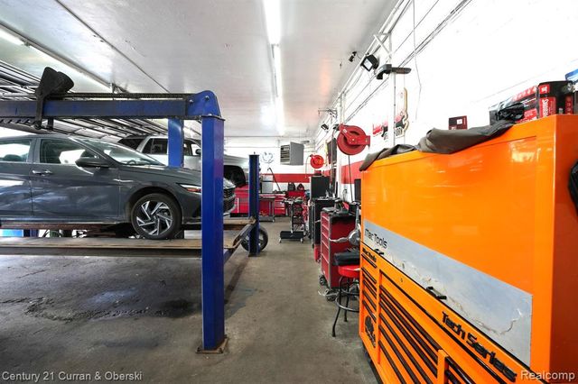 6811 Schaefer Road, Dearborn Heights, MI 48126