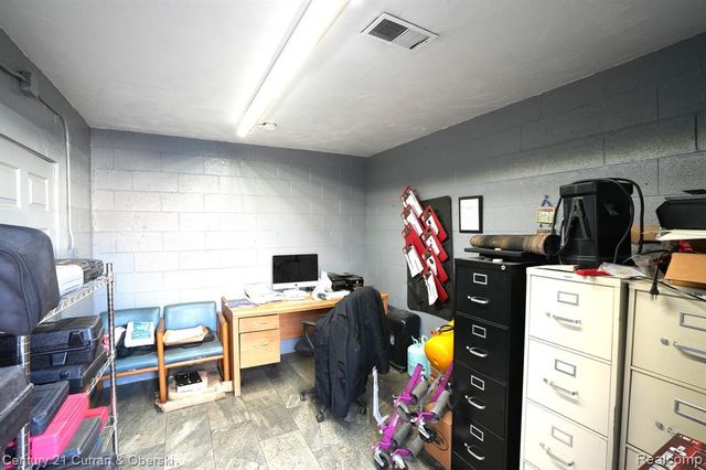 6811 Schaefer Road, Dearborn Heights, MI 48126