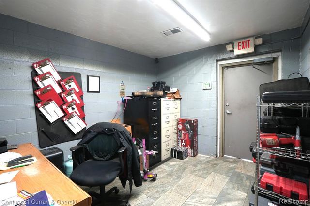 6811 Schaefer Road, Dearborn Heights, MI 48126