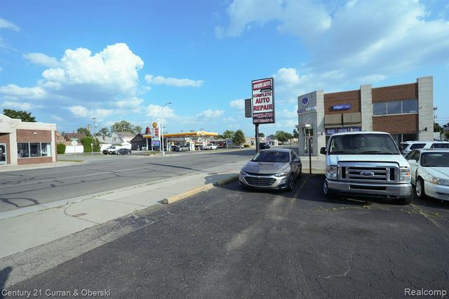 6811 Schaefer Road, Dearborn Heights, MI 48126