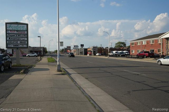 6811 Schaefer Road, Dearborn Heights, MI 48126