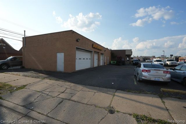 6811 Schaefer Road, Dearborn Heights, MI 48126