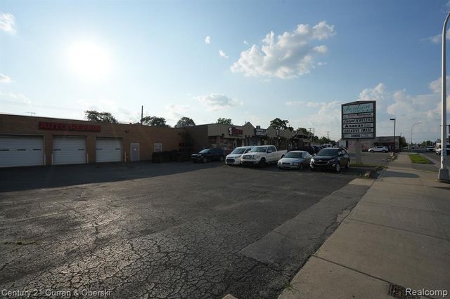 6811 Schaefer Road, Dearborn Heights, MI 48126