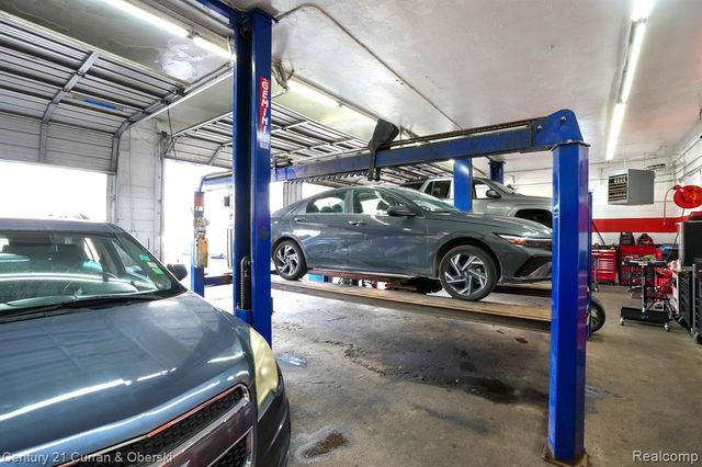 6811 Schaefer Road, Dearborn Heights, MI 48126