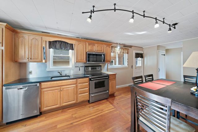 57 Main St, Lakeville, MA 02347