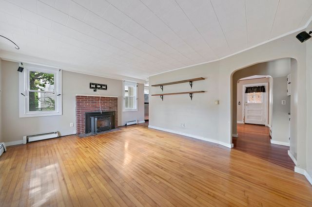 57 Main St, Lakeville, MA 02347