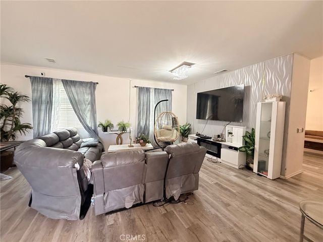 2210 Cranshaw, Palmdale, CA 93551