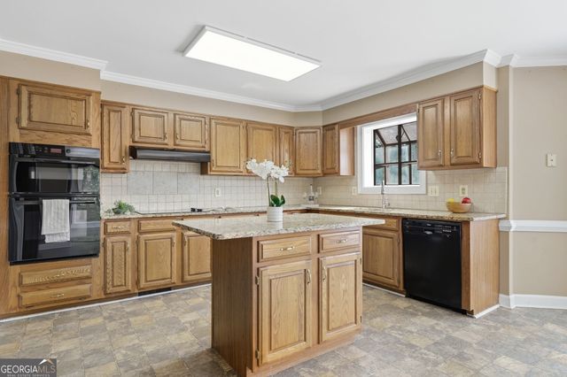 450 Renee Circle, Roswell, GA 30075