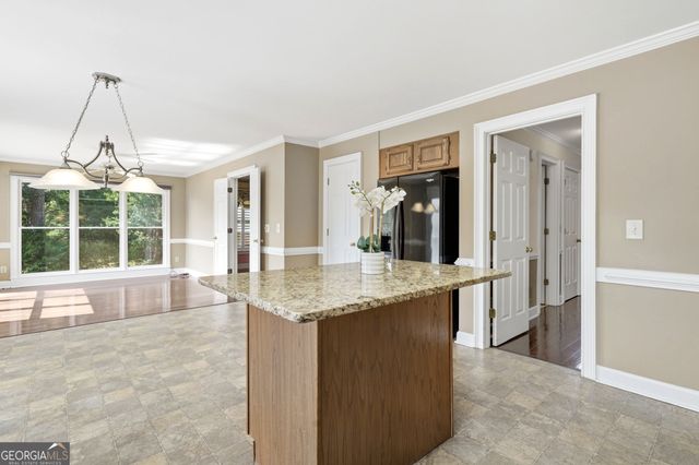 450 Renee Circle, Roswell, GA 30075