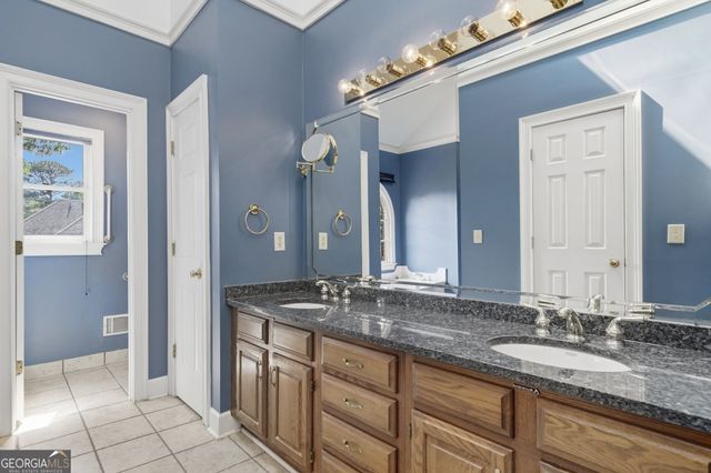 450 Renee Circle, Roswell, GA 30075