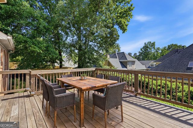 450 Renee Circle, Roswell, GA 30075