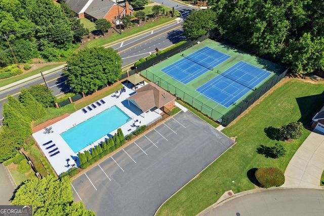 450 Renee Circle, Roswell, GA 30075