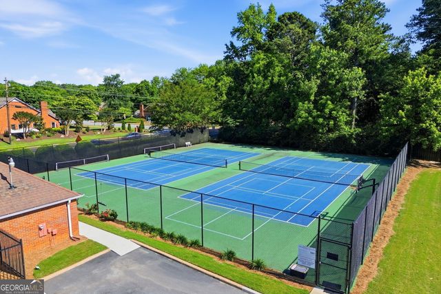 450 Renee Circle, Roswell, GA 30075