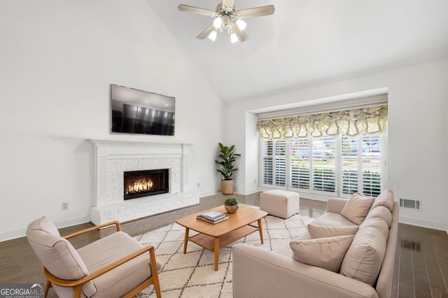 450 Renee Circle, Roswell, GA 30075