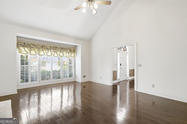 450 Renee Circle, Roswell, GA 30075