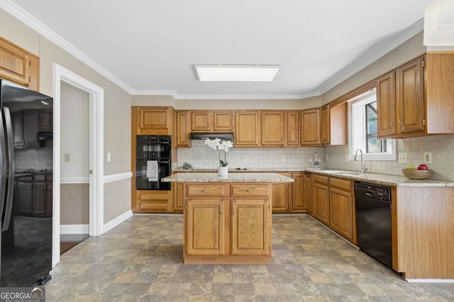 450 Renee Circle, Roswell, GA 30075