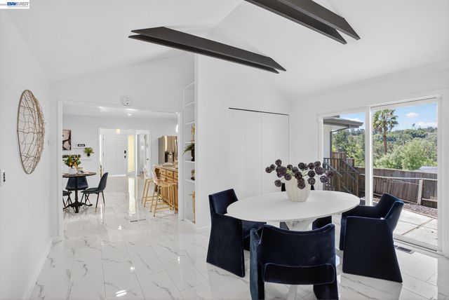 350 Elysian Fields Dr, Oakland, CA 94605