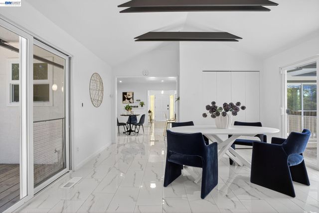 350 Elysian Fields Dr, Oakland, CA 94605