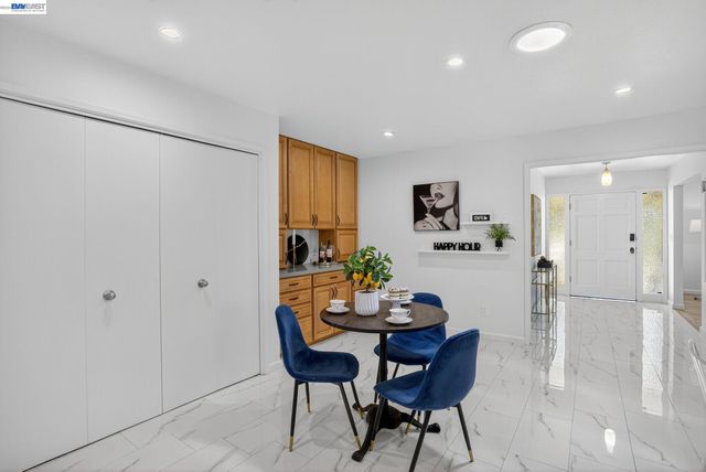 350 Elysian Fields Dr, Oakland, CA 94605