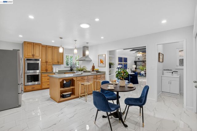 350 Elysian Fields Dr, Oakland, CA 94605