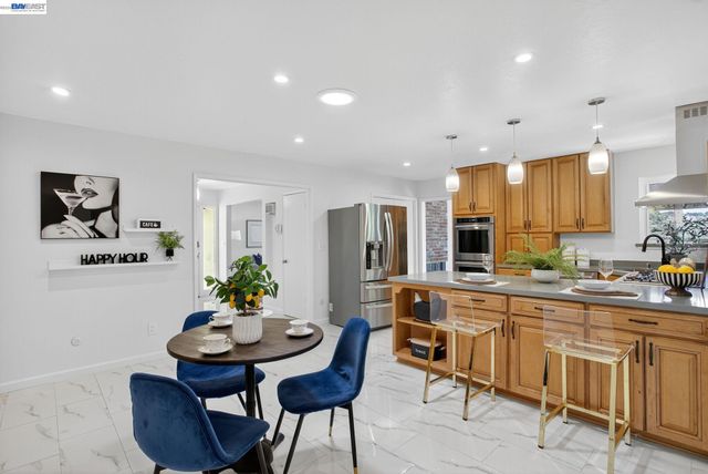 350 Elysian Fields Dr, Oakland, CA 94605