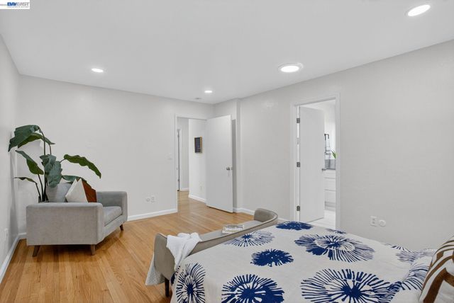 350 Elysian Fields Dr, Oakland, CA 94605