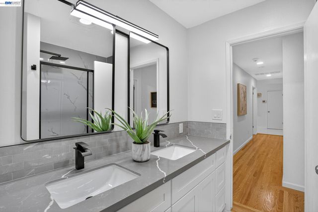 350 Elysian Fields Dr, Oakland, CA 94605