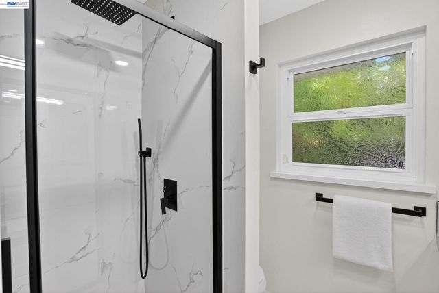 350 Elysian Fields Dr, Oakland, CA 94605