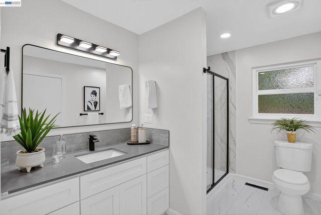 350 Elysian Fields Dr, Oakland, CA 94605