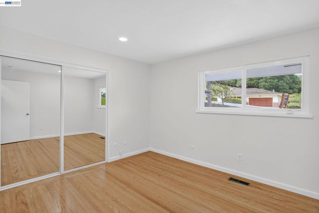 350 Elysian Fields Dr, Oakland, CA 94605