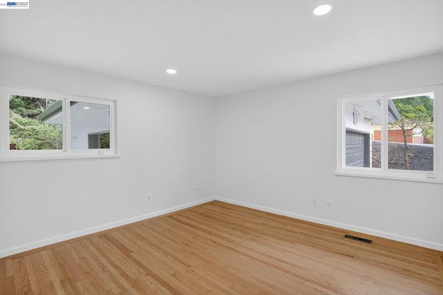 350 Elysian Fields Dr, Oakland, CA 94605