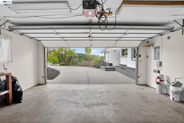 350 Elysian Fields Dr, Oakland, CA 94605