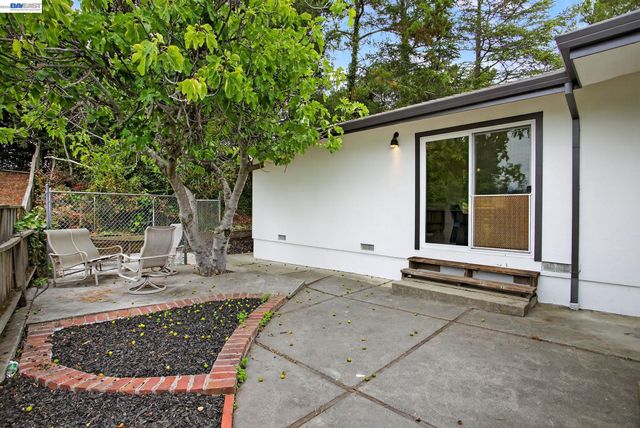 350 Elysian Fields Dr, Oakland, CA 94605