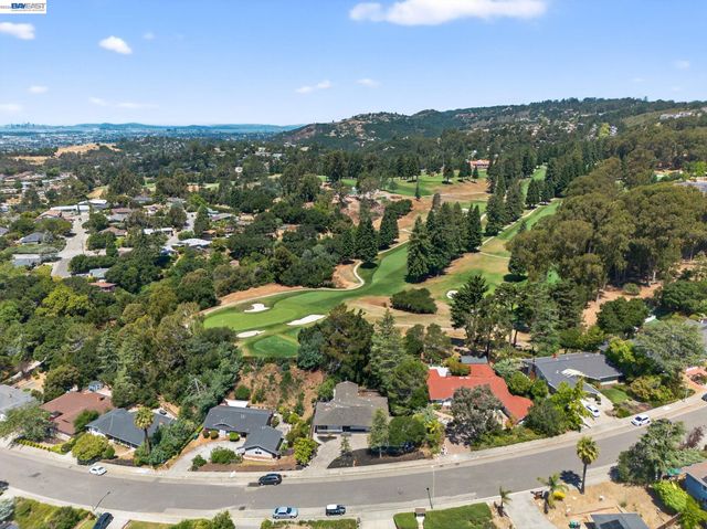 350 Elysian Fields Dr, Oakland, CA 94605