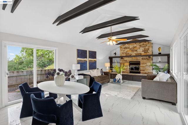 350 Elysian Fields Dr, Oakland, CA 94605