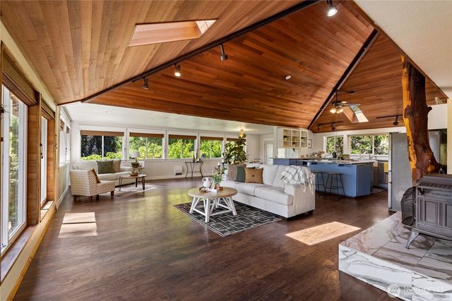7211 E Grapeview Loop, Allyn, WA 98524