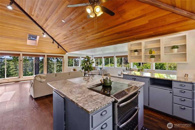 7211 E Grapeview Loop, Allyn, WA 98524