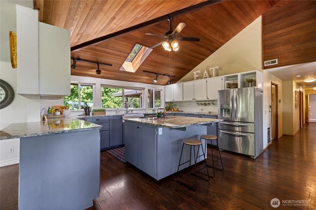 7211 E Grapeview Loop, Allyn, WA 98524