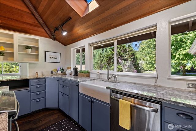 7211 E Grapeview Loop, Allyn, WA 98524
