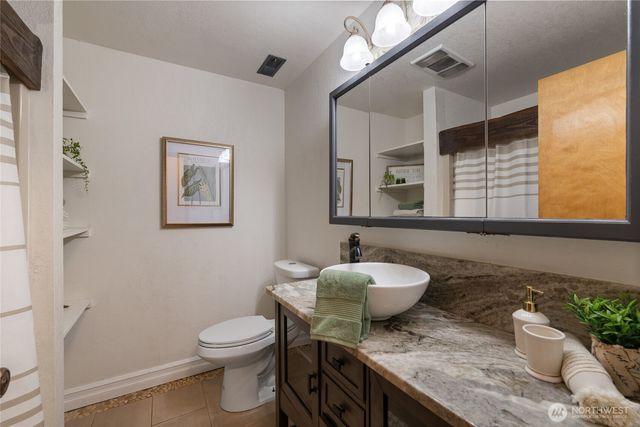 7211 E Grapeview Loop, Allyn, WA 98524