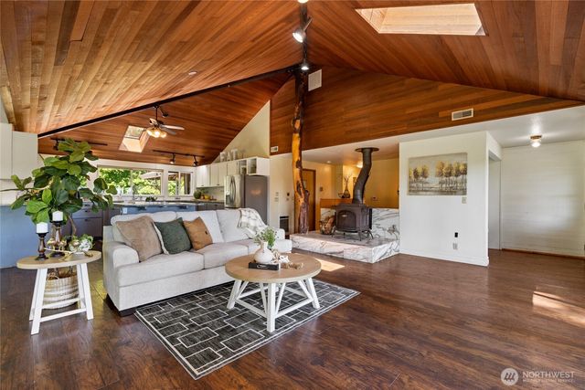 7211 E Grapeview Loop, Allyn, WA 98524