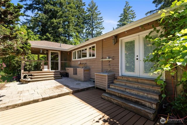 7211 E Grapeview Loop, Allyn, WA 98524