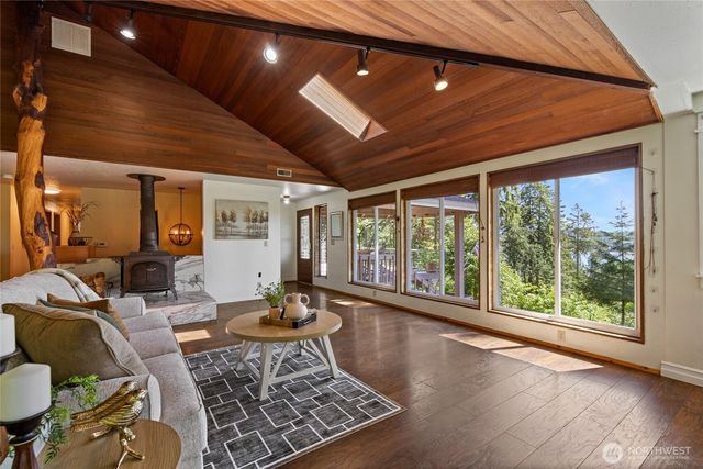 7211 E Grapeview Loop, Allyn, WA 98524