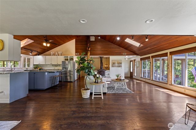 7211 E Grapeview Loop, Allyn, WA 98524