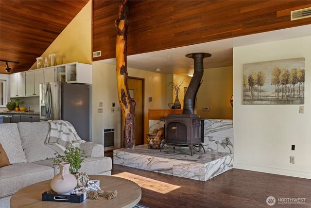 7211 E Grapeview Loop, Allyn, WA 98524