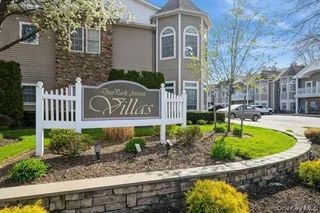 12 Jacqueline Way 12, North Babylon, NY 11703