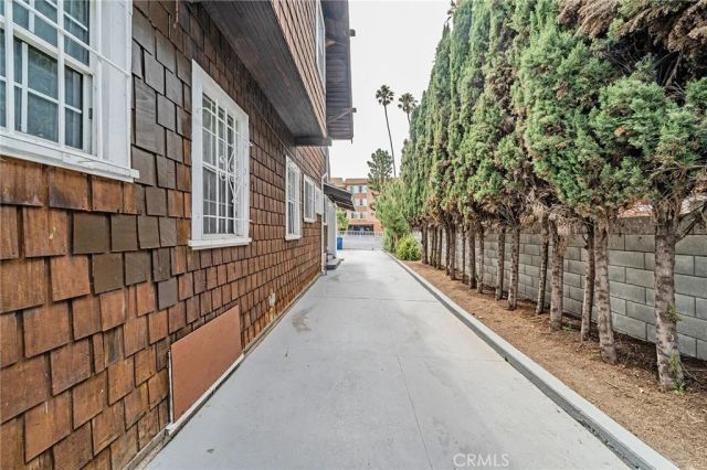 1254 S Manhattan, Los Angeles, CA 90019
