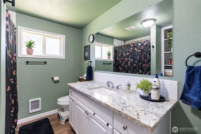 2004 Earl Street, Centralia, WA 98531
