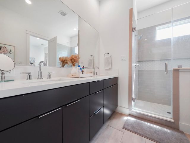 1218 W 24th Street D, Houston, TX 77008