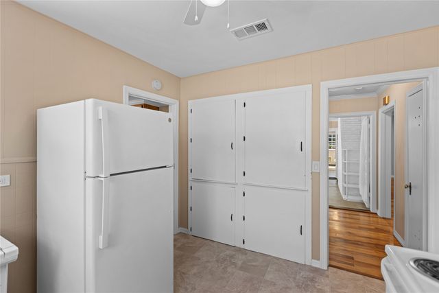 650 W Kaufman Street, Paris, TX 75460